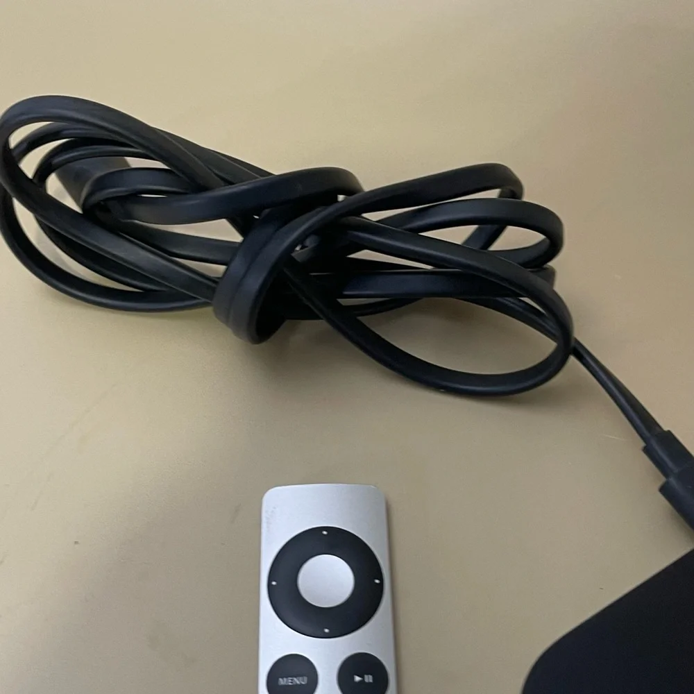 Apple TV A1427 (3rd Generation) Black Streaming Device with Remote and Cable - Picture 11 of 15